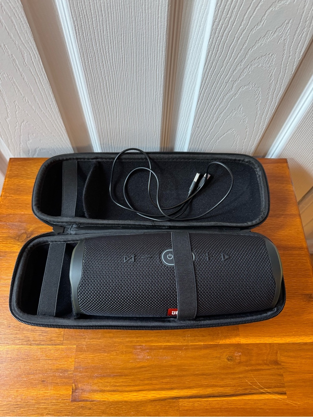 JBL Charge 4 - Portable Bluetooth speaker - Black - Picture 7 of 11